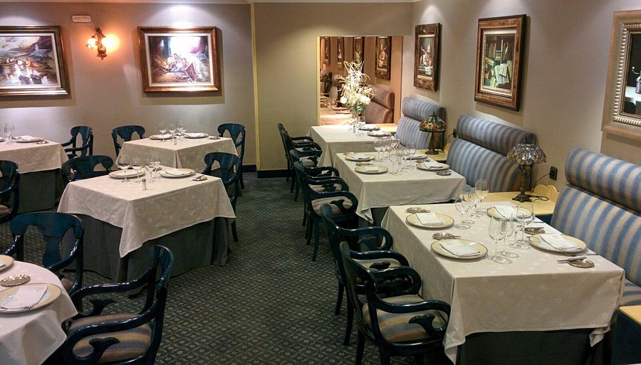 Interior del restaurante Antiquario en Talavera de la Reina