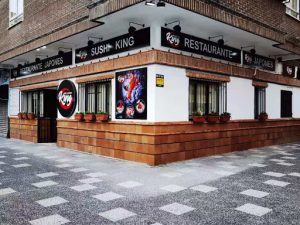 Exterior del restaurante asiático Sushi King en Talavera de la Reina