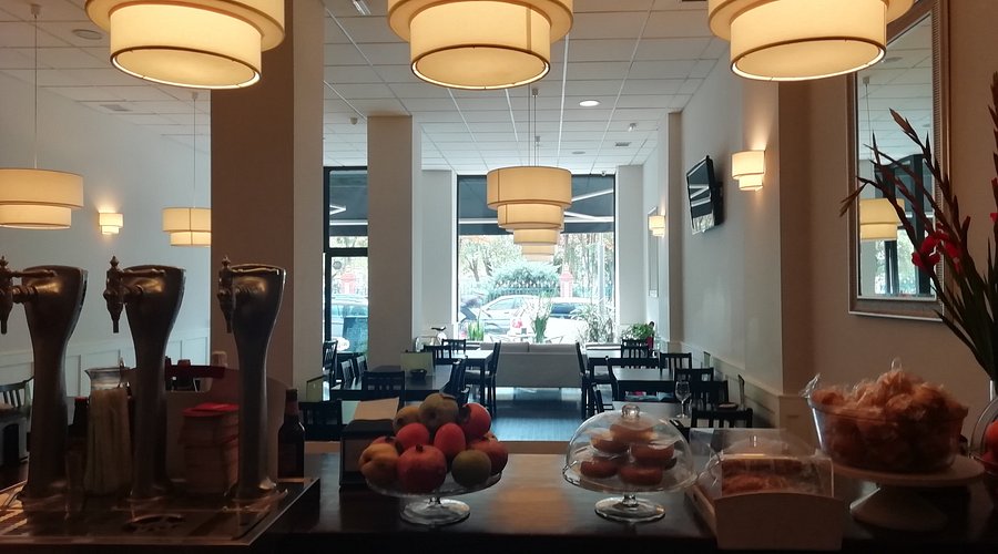 Interior de cafetería El Retiro en Talavera de la Reina