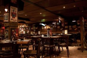 Interior de restaurante El Paso en Talavera de la Reina