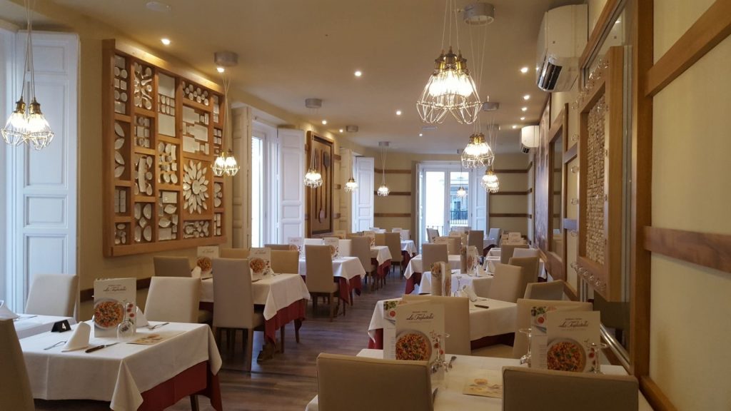 Interior del restaurante La Tagliatella en Talavera de la Reina