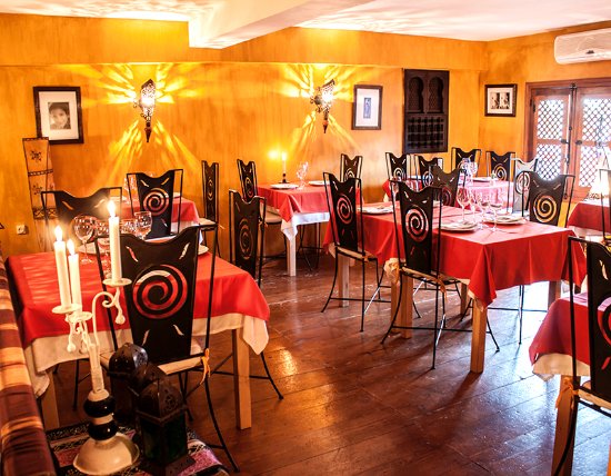 Interior de la Tetería Shams en Talavera de la Reina