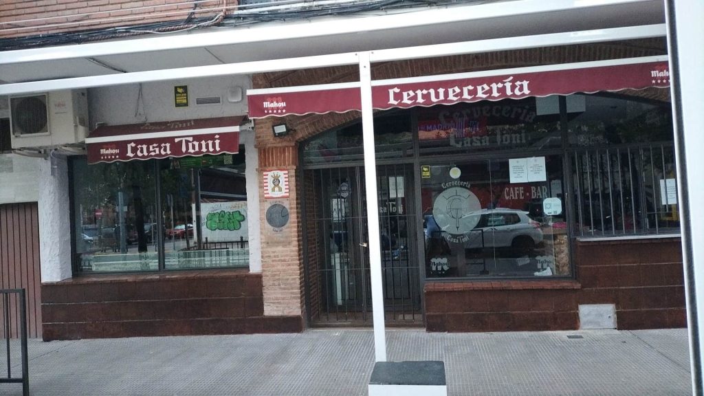 Exterior del Bar Casa Toni en Talavera de la Reina