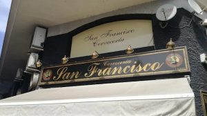 Cartel exterior de la Cervcería San Francisco en Talavera de la Reina