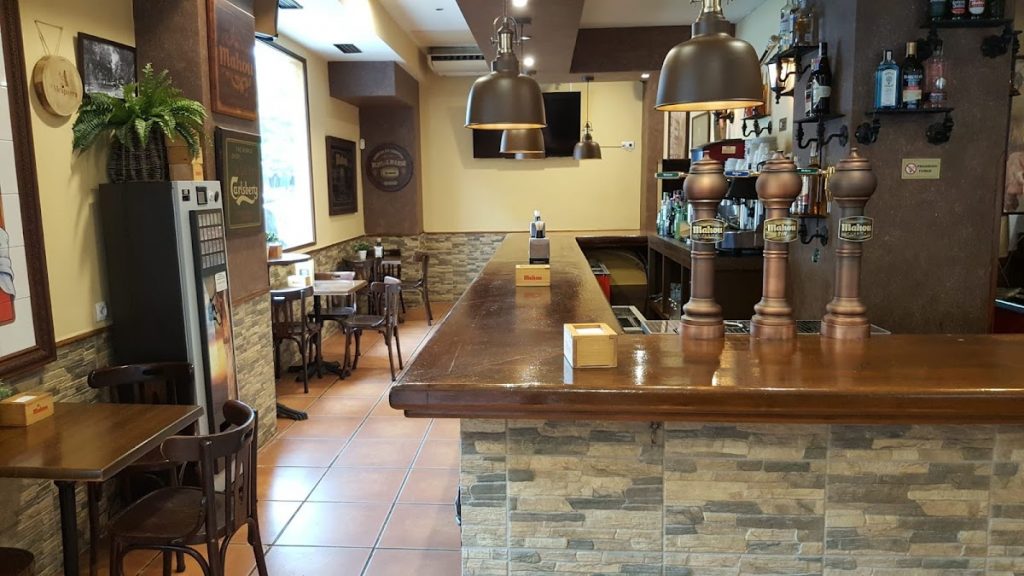 Interior del Bar La Alcaparra en Talavera de la Reina